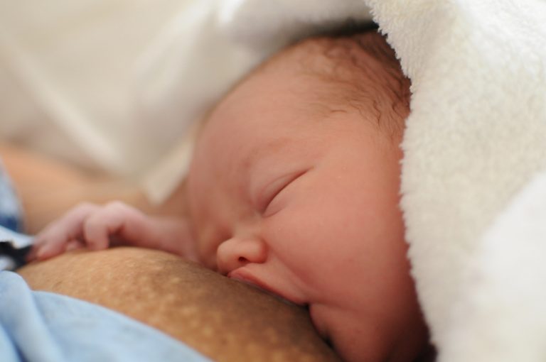https://www.boobiefoods.com.au/cdn/shop/articles/breastfeeding-first-feed-768x510_1024x.jpg?v=1661211916